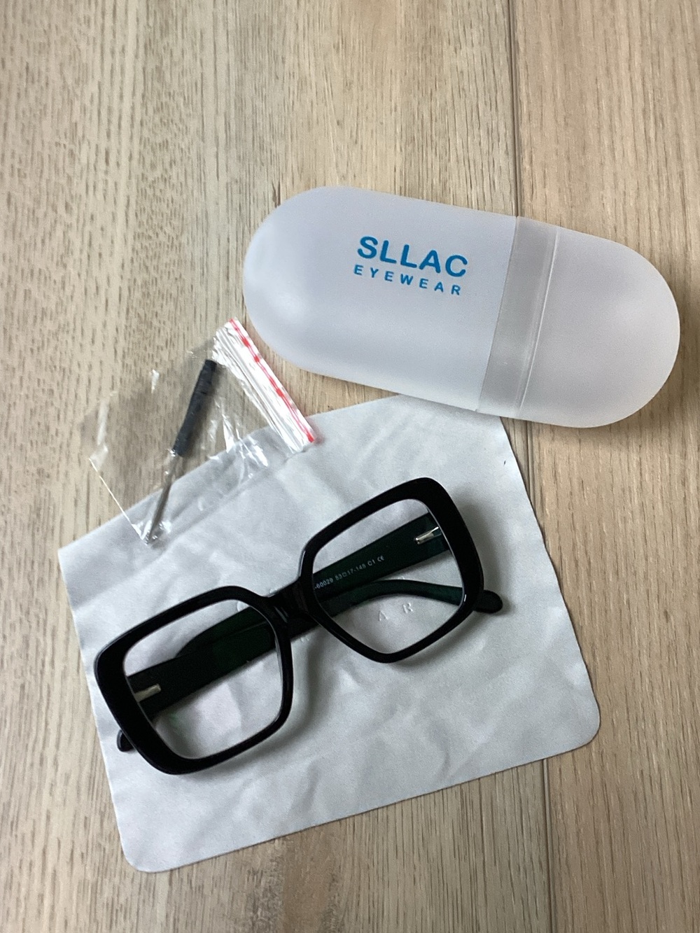 SLLAC Sloan Black Non Prescription Eyeglasses with Case Geek Chic Edgy Retro